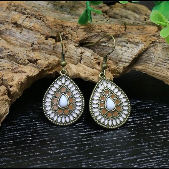 Jewelry - 🖤🖤 Dangle Earrings